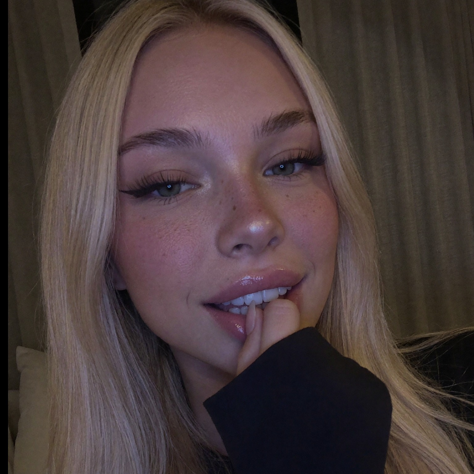 chloe collins